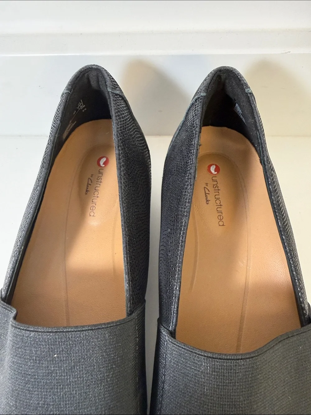 Clarks Women’s Un Blush Lo Black Slip-On Loafers - Size 9